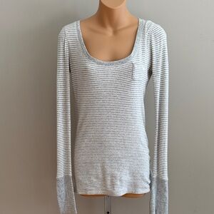 Women's Abercrombie & Fitch White/Gray Striped Scoop Neck Long-Sleeve Top size S